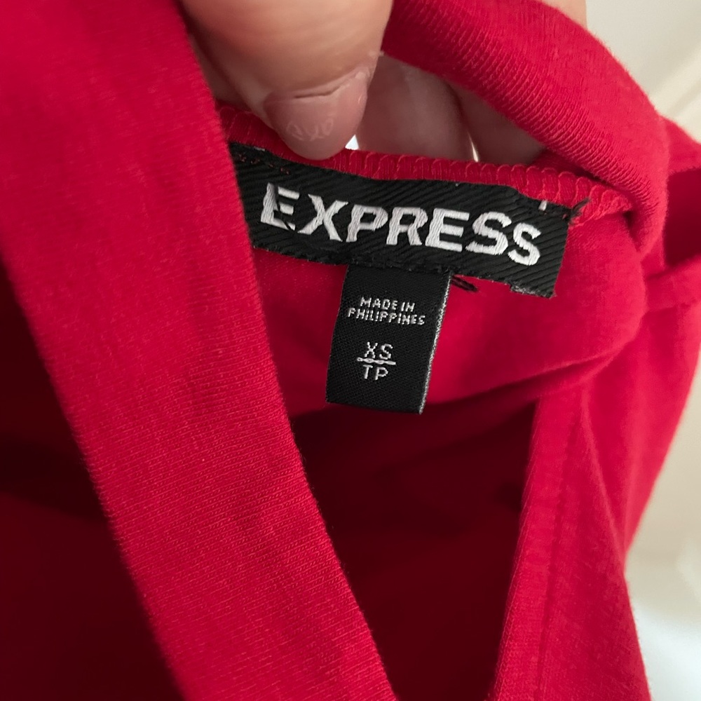 Red express shirt XS